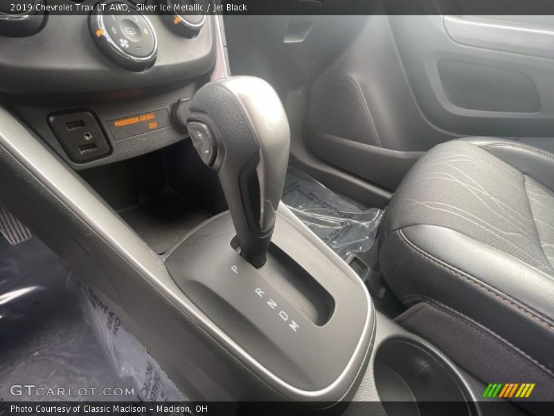 Silver Ice Metallic / Jet Black 2019 Chevrolet Trax LT AWD