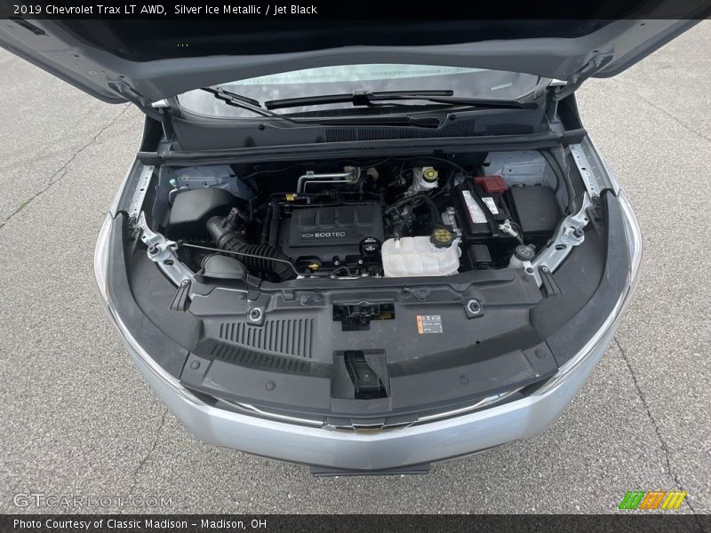 Silver Ice Metallic / Jet Black 2019 Chevrolet Trax LT AWD