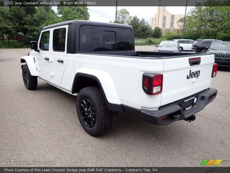 Bright White / Black 2022 Jeep Gladiator Altitude 4x4