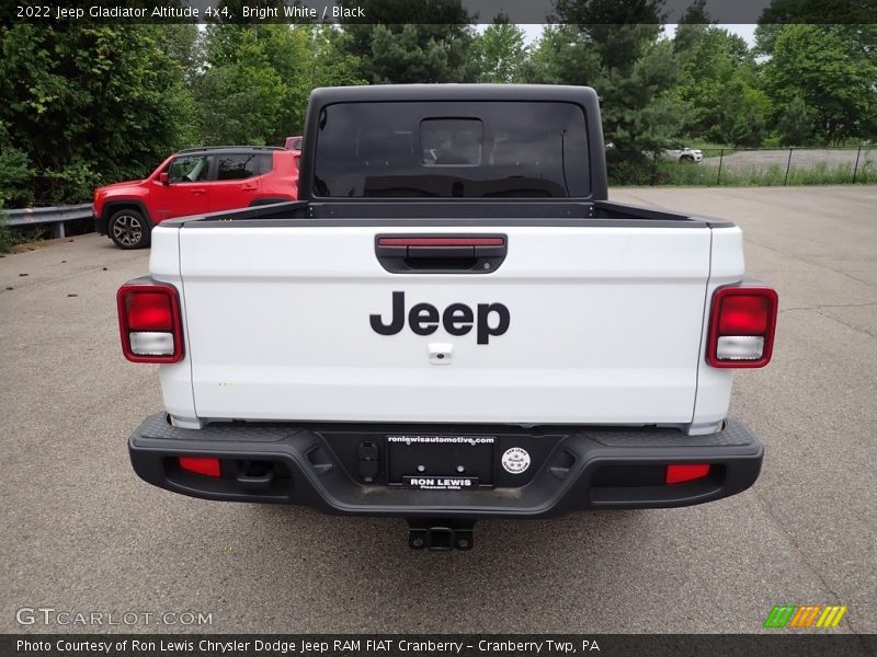 Bright White / Black 2022 Jeep Gladiator Altitude 4x4