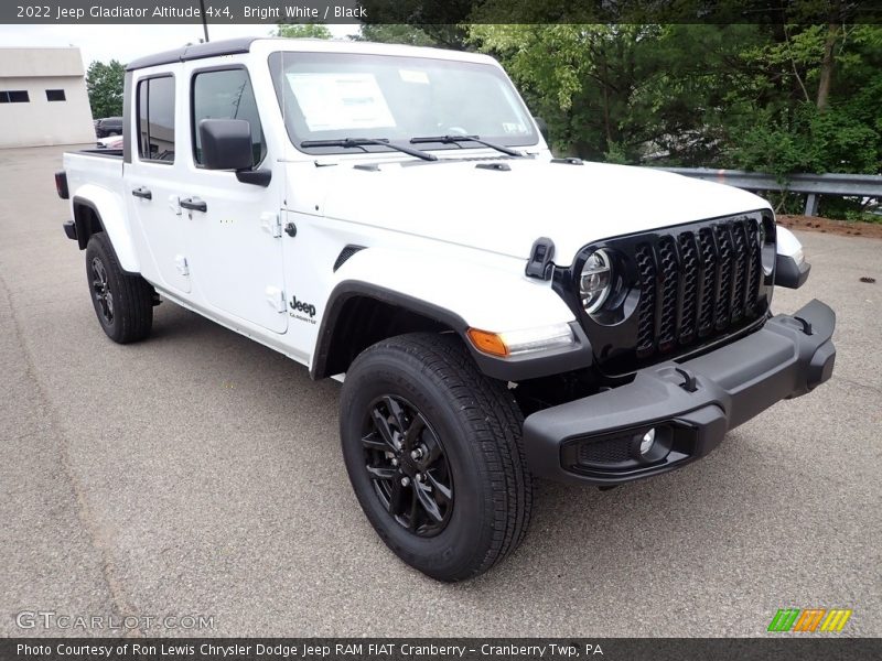 Bright White / Black 2022 Jeep Gladiator Altitude 4x4