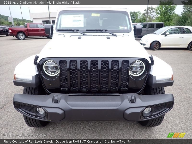 Bright White / Black 2022 Jeep Gladiator Altitude 4x4