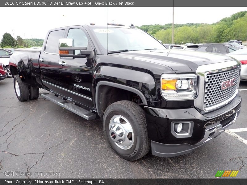 Front 3/4 View of 2016 Sierra 3500HD Denali Crew Cab 4x4
