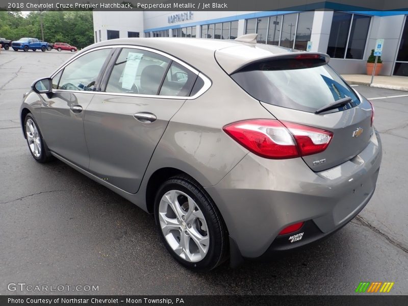 Pepperdust Metallic / Jet Black 2018 Chevrolet Cruze Premier Hatchback