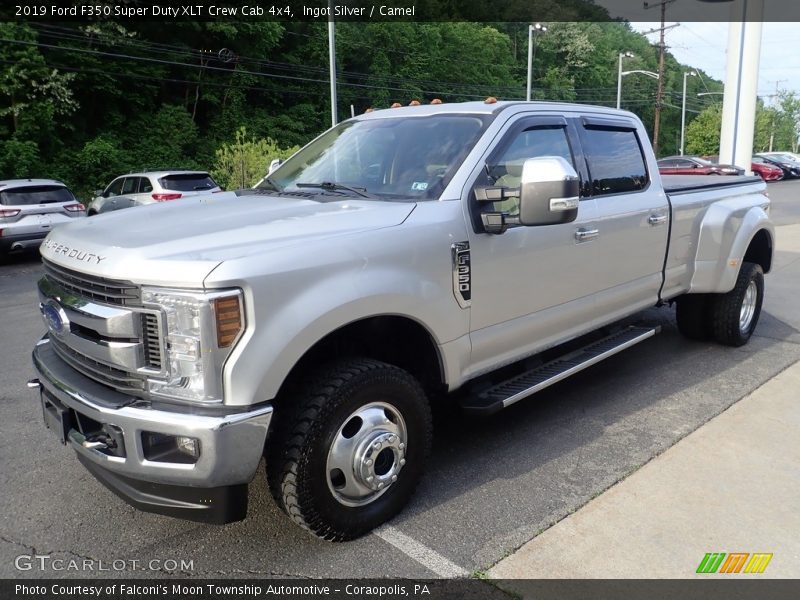 Front 3/4 View of 2019 F350 Super Duty XLT Crew Cab 4x4