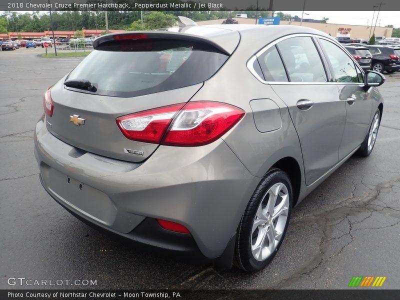 Pepperdust Metallic / Jet Black 2018 Chevrolet Cruze Premier Hatchback
