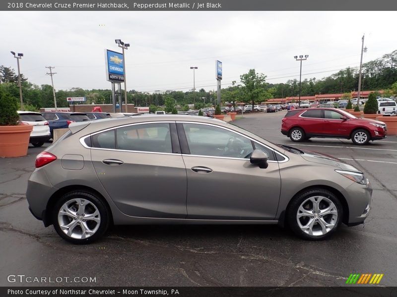 Pepperdust Metallic / Jet Black 2018 Chevrolet Cruze Premier Hatchback