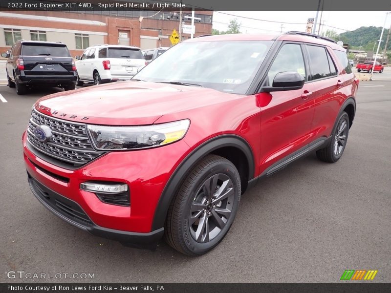 Front 3/4 View of 2022 Explorer XLT 4WD