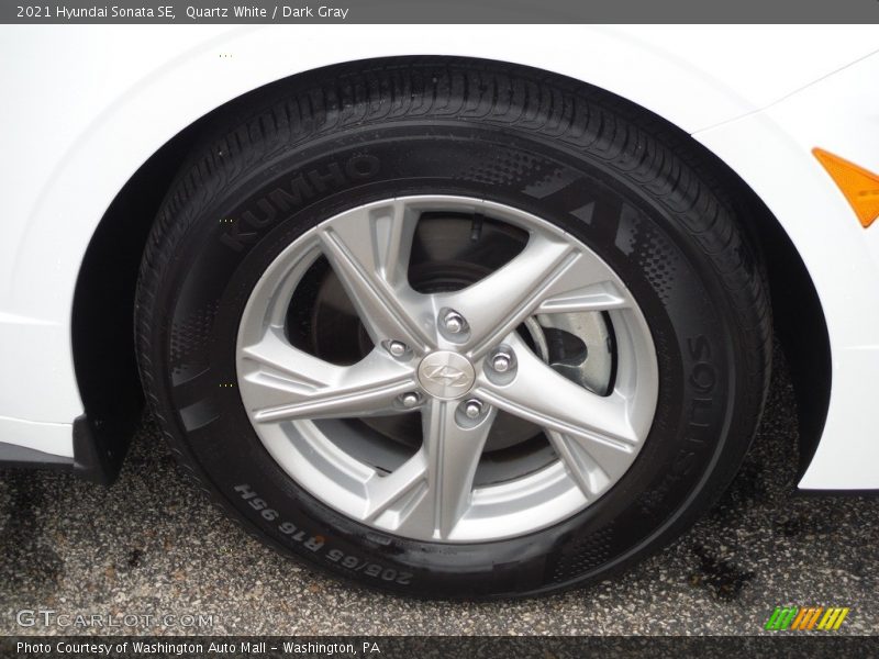 Quartz White / Dark Gray 2021 Hyundai Sonata SE