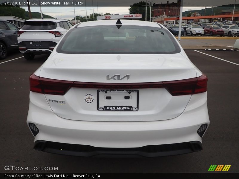 Snow White Pearl / Black 2022 Kia Forte LXS