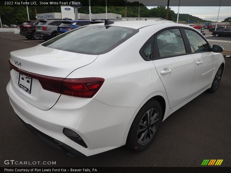 Snow White Pearl / Black 2022 Kia Forte LXS