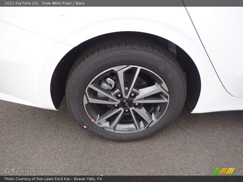 Snow White Pearl / Black 2022 Kia Forte LXS
