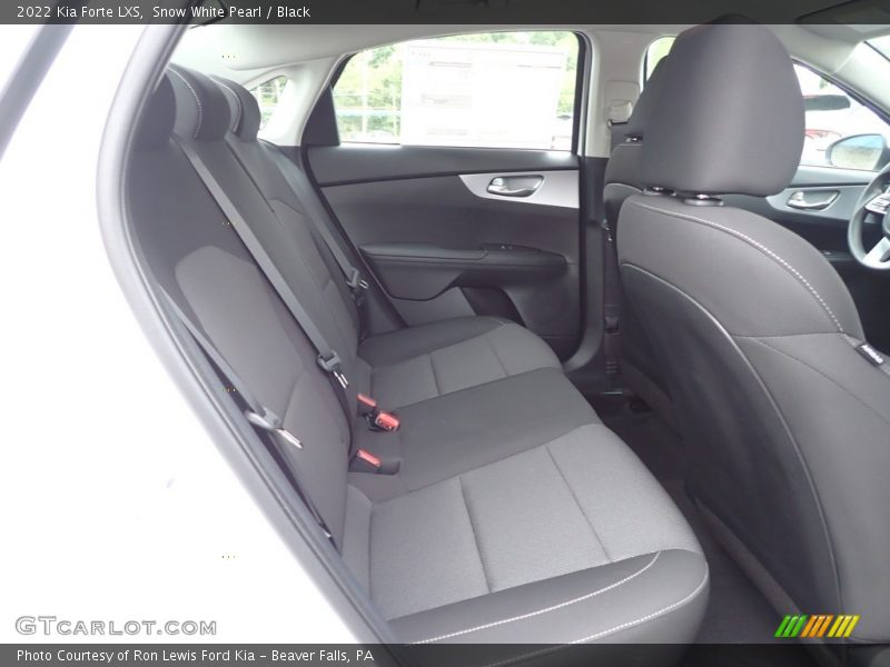 Snow White Pearl / Black 2022 Kia Forte LXS