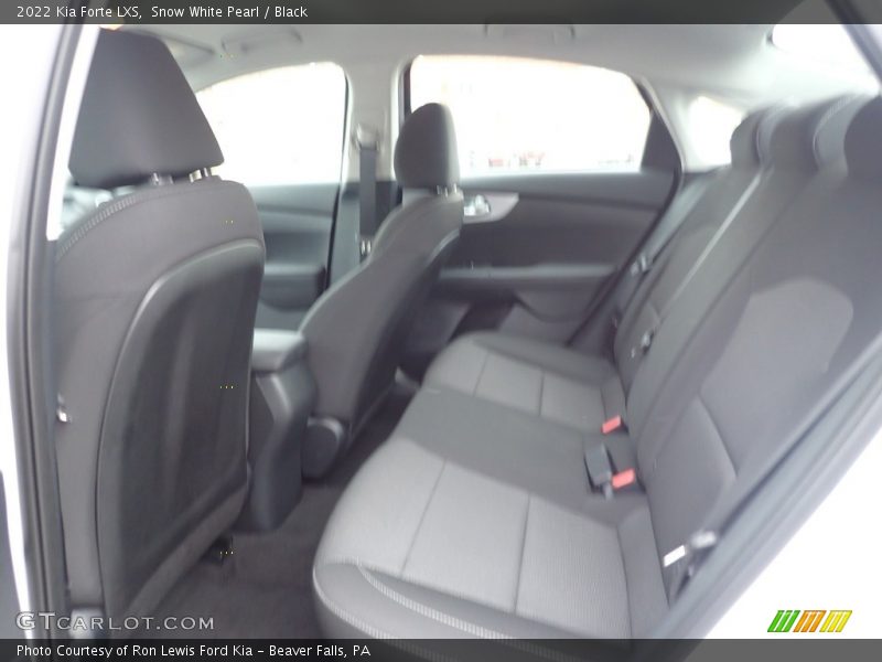 Snow White Pearl / Black 2022 Kia Forte LXS