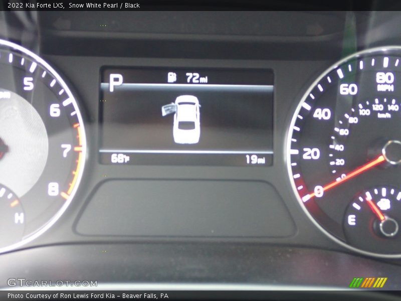 Snow White Pearl / Black 2022 Kia Forte LXS