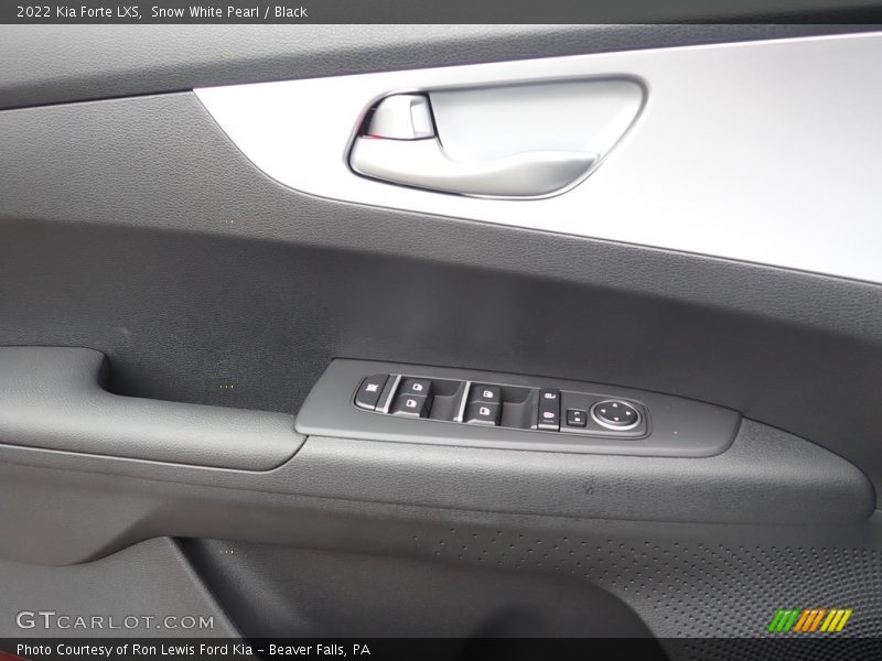 Snow White Pearl / Black 2022 Kia Forte LXS