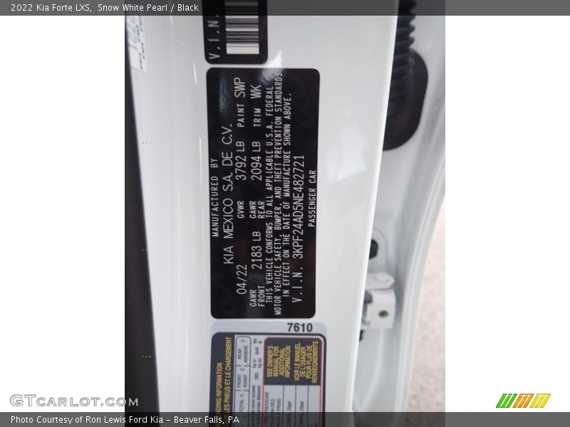 Snow White Pearl / Black 2022 Kia Forte LXS