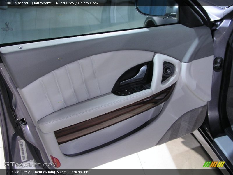 Alfieri Grey / Chiaro Grey 2005 Maserati Quattroporte