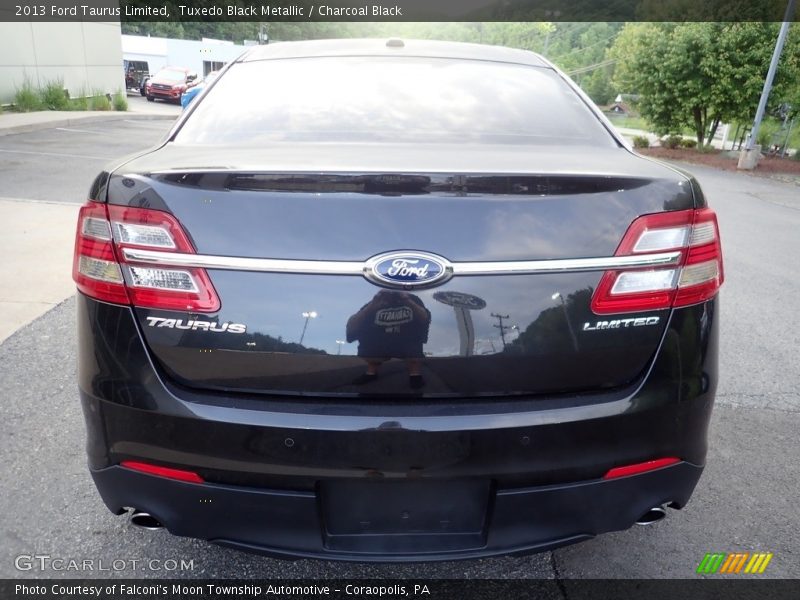 Tuxedo Black Metallic / Charcoal Black 2013 Ford Taurus Limited