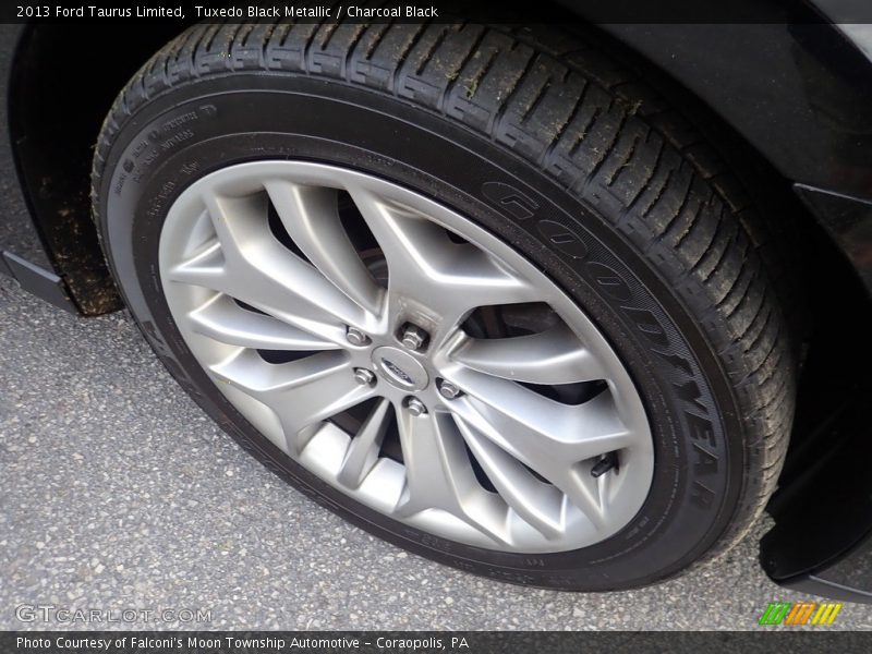 Tuxedo Black Metallic / Charcoal Black 2013 Ford Taurus Limited