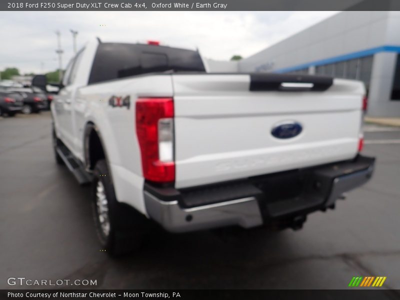 Oxford White / Earth Gray 2018 Ford F250 Super Duty XLT Crew Cab 4x4