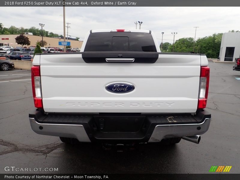 Oxford White / Earth Gray 2018 Ford F250 Super Duty XLT Crew Cab 4x4