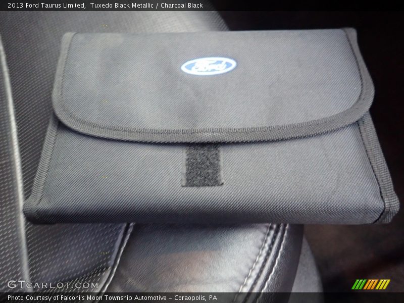 Tuxedo Black Metallic / Charcoal Black 2013 Ford Taurus Limited
