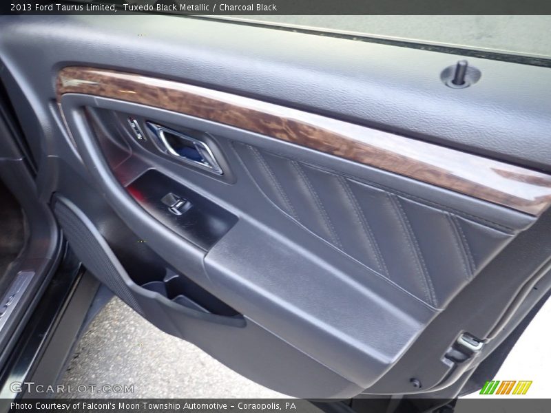 Tuxedo Black Metallic / Charcoal Black 2013 Ford Taurus Limited