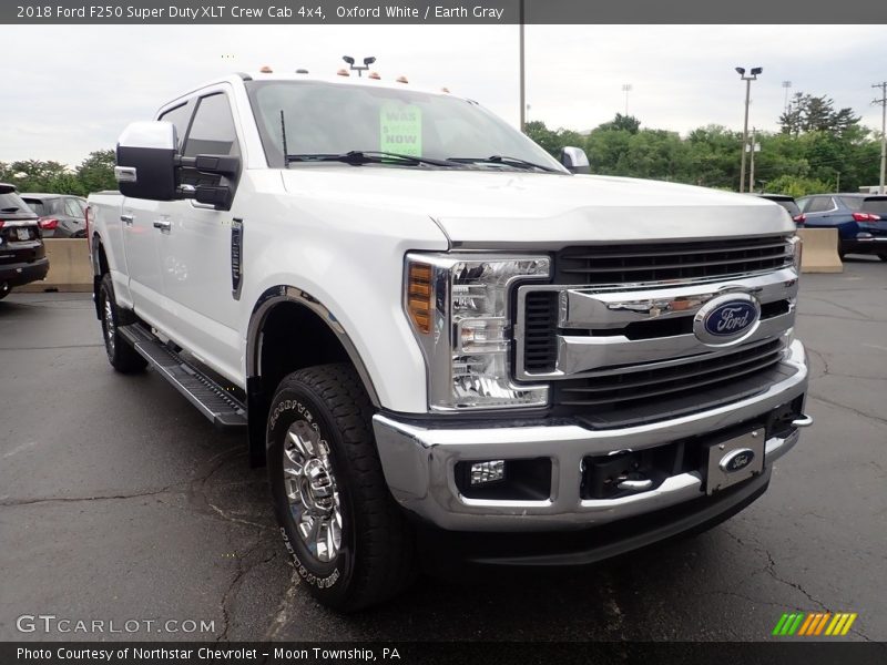 Oxford White / Earth Gray 2018 Ford F250 Super Duty XLT Crew Cab 4x4