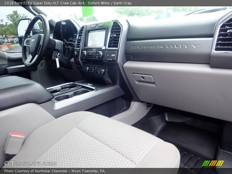 Oxford White / Earth Gray 2018 Ford F250 Super Duty XLT Crew Cab 4x4