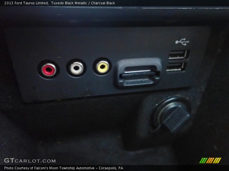 Tuxedo Black Metallic / Charcoal Black 2013 Ford Taurus Limited