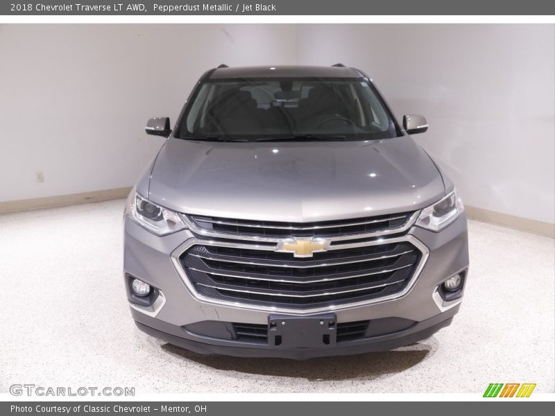 Pepperdust Metallic / Jet Black 2018 Chevrolet Traverse LT AWD