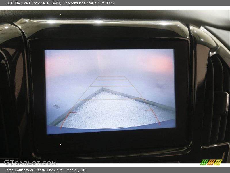 Pepperdust Metallic / Jet Black 2018 Chevrolet Traverse LT AWD