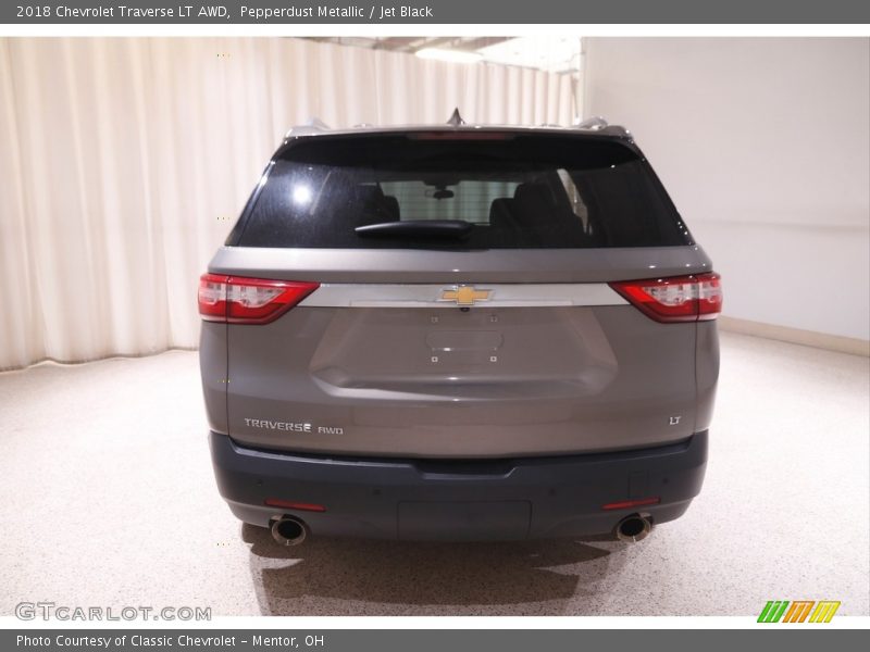 Pepperdust Metallic / Jet Black 2018 Chevrolet Traverse LT AWD