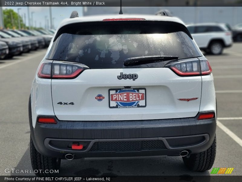 Bright White / Black 2022 Jeep Cherokee Trailhawk 4x4