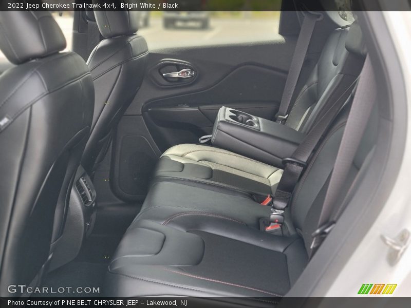 Bright White / Black 2022 Jeep Cherokee Trailhawk 4x4