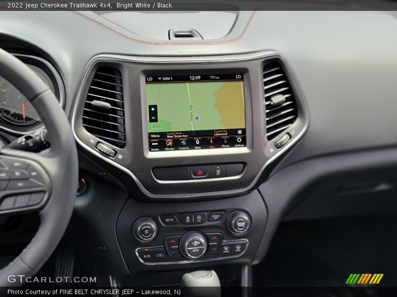 Bright White / Black 2022 Jeep Cherokee Trailhawk 4x4