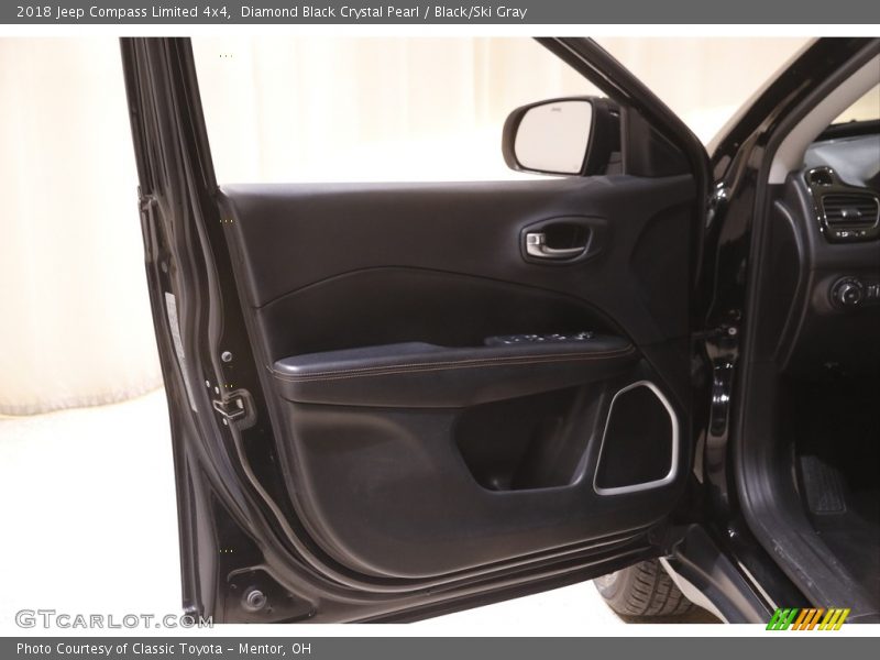 Diamond Black Crystal Pearl / Black/Ski Gray 2018 Jeep Compass Limited 4x4