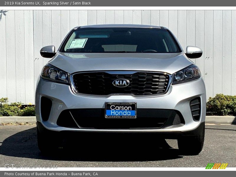 Sparkling Silver / Satin Black 2019 Kia Sorento LX