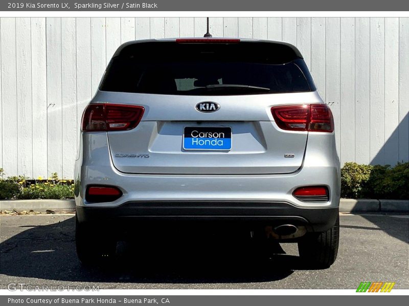 Sparkling Silver / Satin Black 2019 Kia Sorento LX