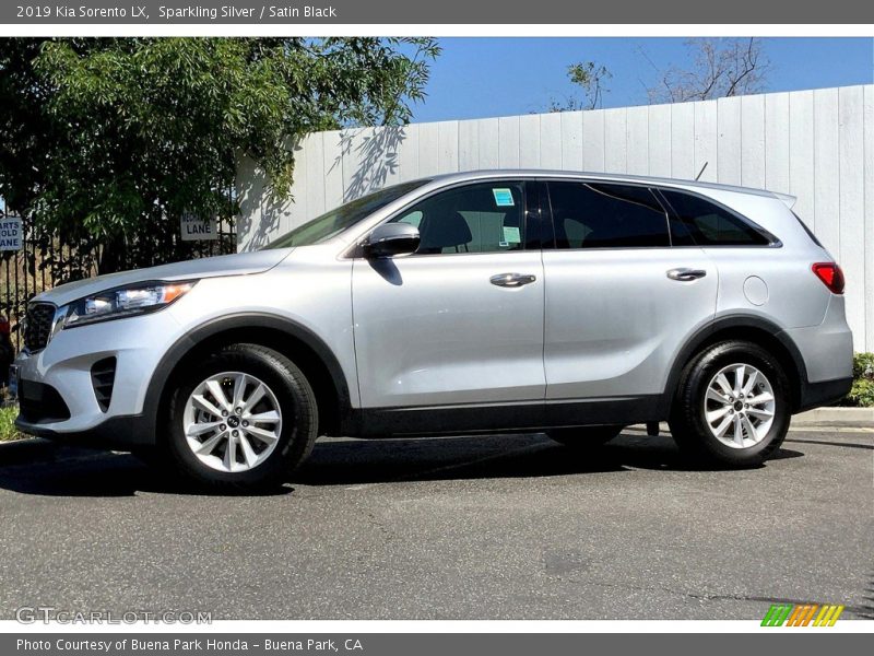 Sparkling Silver / Satin Black 2019 Kia Sorento LX