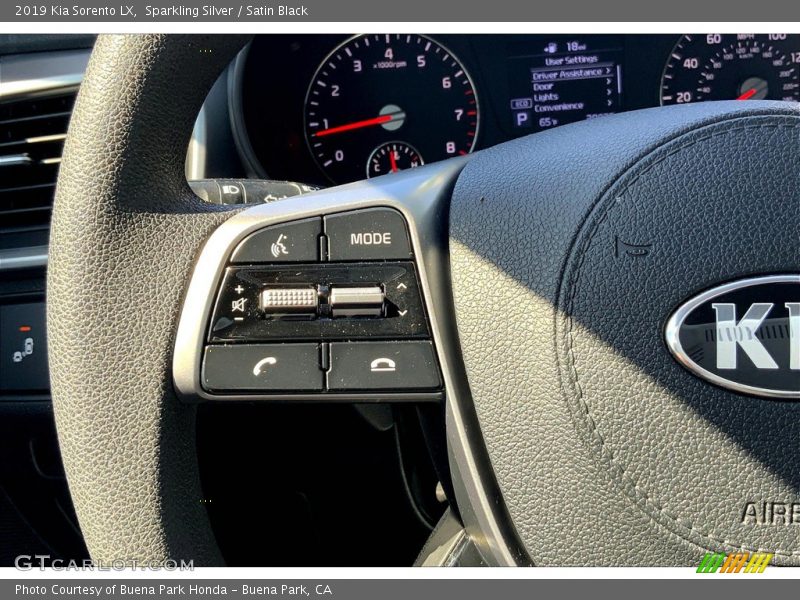 Sparkling Silver / Satin Black 2019 Kia Sorento LX