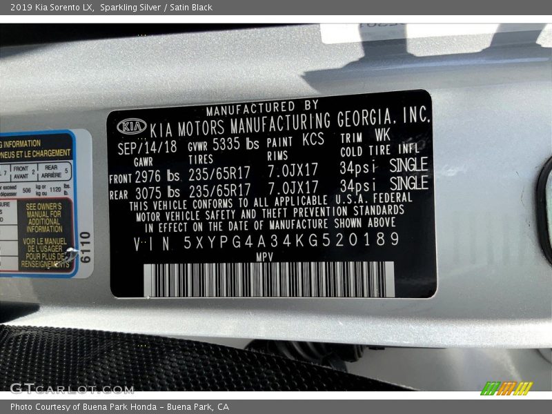 Sparkling Silver / Satin Black 2019 Kia Sorento LX