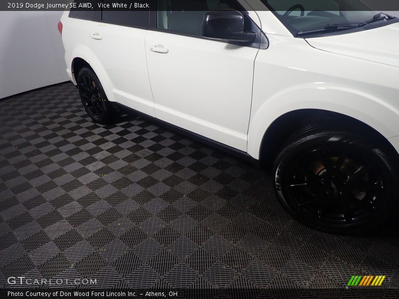 Vice White / Black 2019 Dodge Journey SE AWD