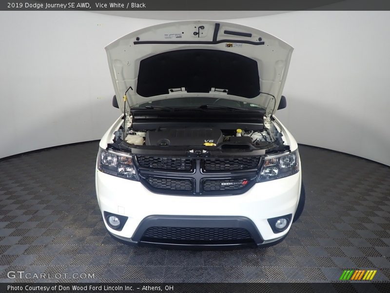 Vice White / Black 2019 Dodge Journey SE AWD