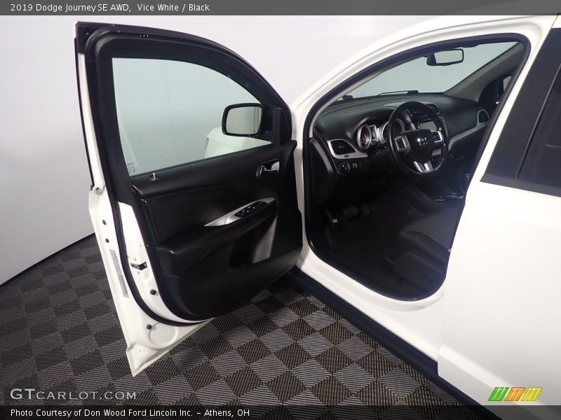 Vice White / Black 2019 Dodge Journey SE AWD