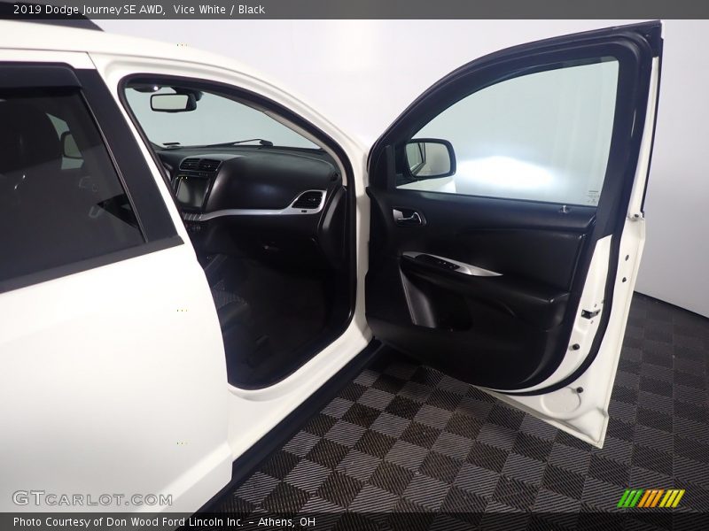 Vice White / Black 2019 Dodge Journey SE AWD