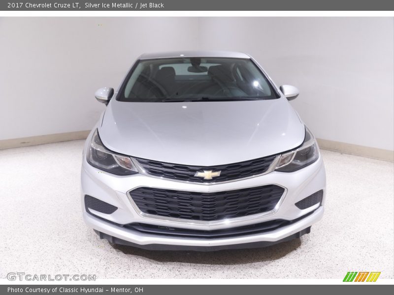 Silver Ice Metallic / Jet Black 2017 Chevrolet Cruze LT