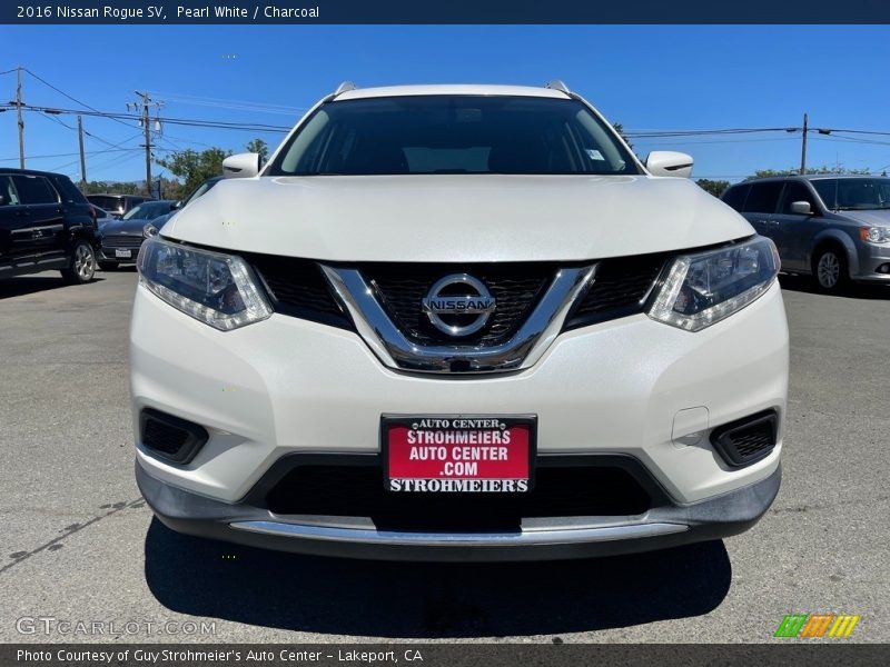 Pearl White / Charcoal 2016 Nissan Rogue SV