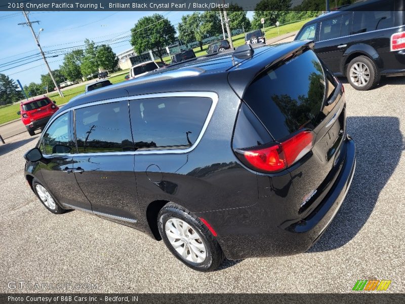 Brilliant Black Crystal Pearl / Black/Diesel 2018 Chrysler Pacifica Touring L